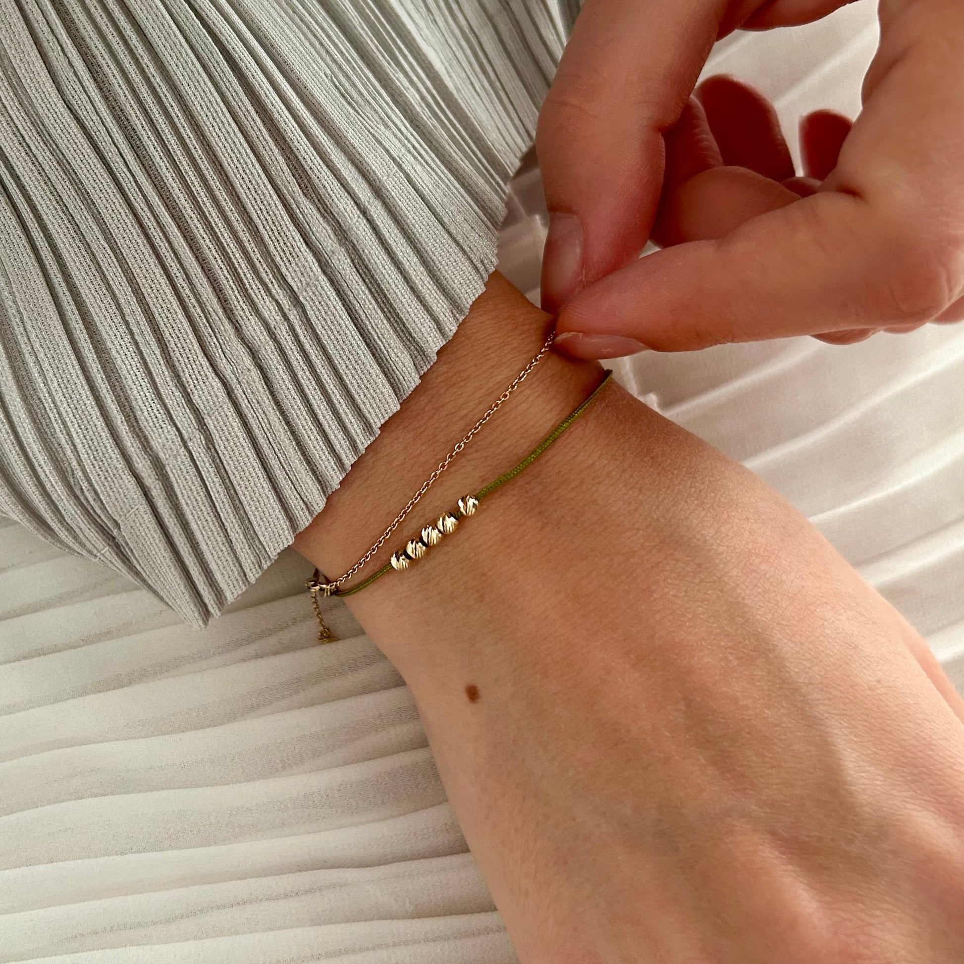 Womens Beaded Bracelet with 5 Solid 18k Gold Beads, Minimalist Wish Dainty Friendship Jewelry, Anniversary Gift for Her, Stackable Bracelet